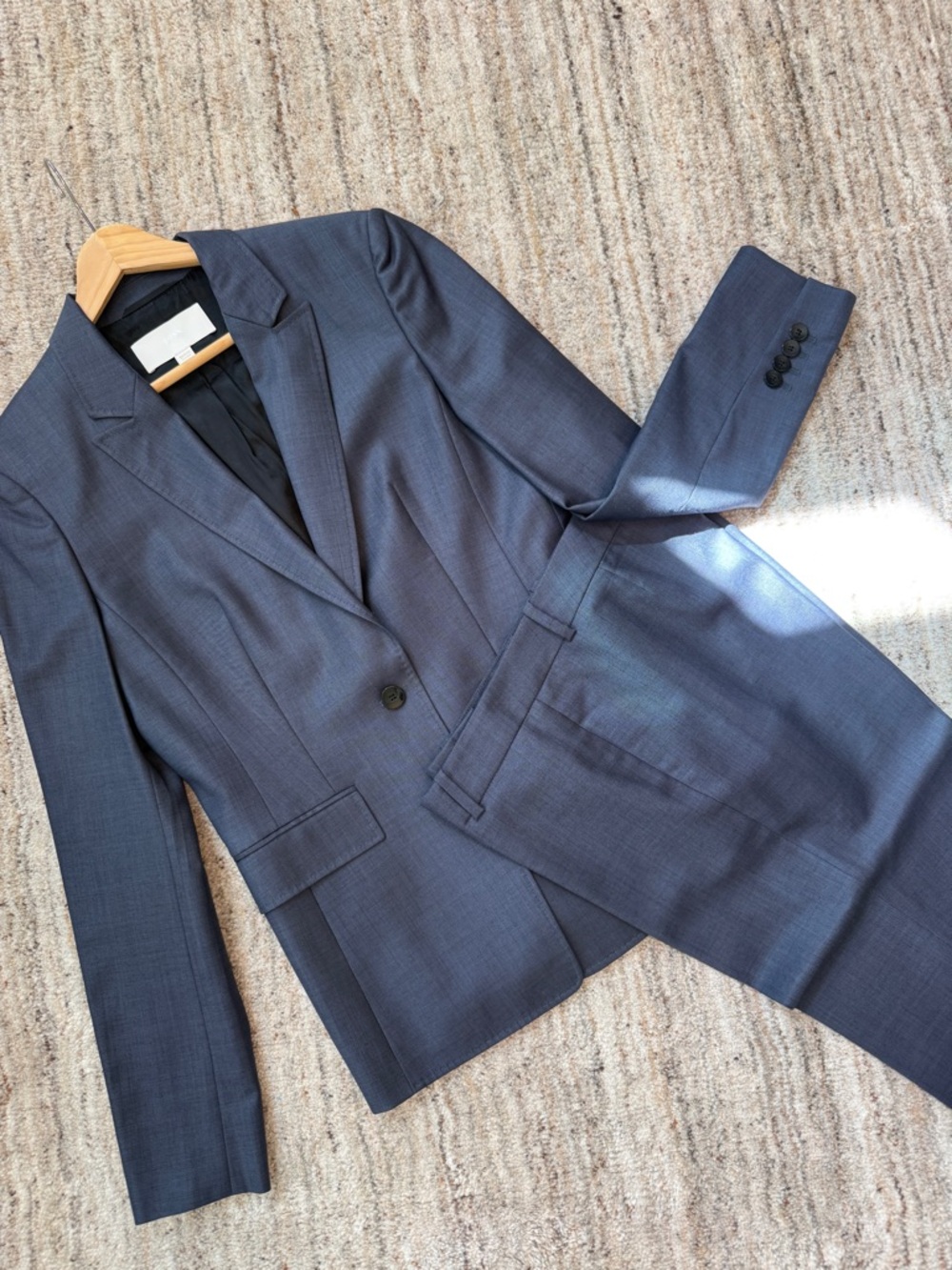 Hugo Boss Women’s Navy Suit Set (Blazer + Pants) – Tailored Fit - Size US 4 - Picture 2 of 12